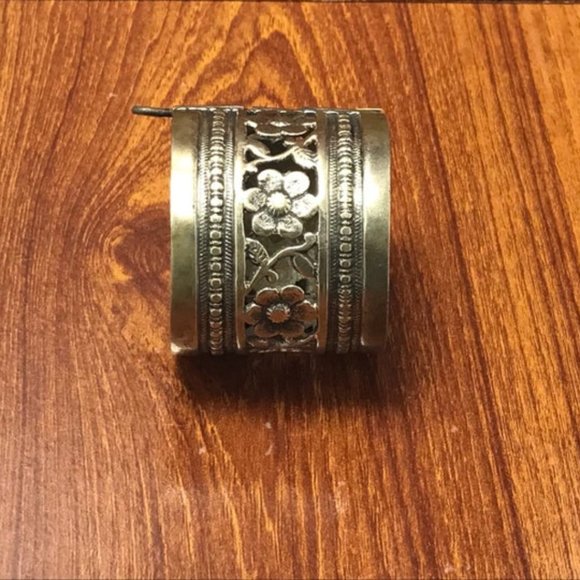 Single Red and Blue Glass Stone Cuff Bracelet, Nomadic Bracelet, Vintage Cuff - Picture 8 of 10